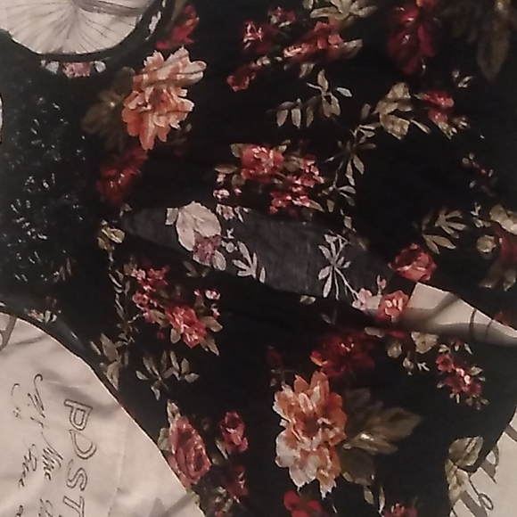 Floral top - Picture 3 of 4